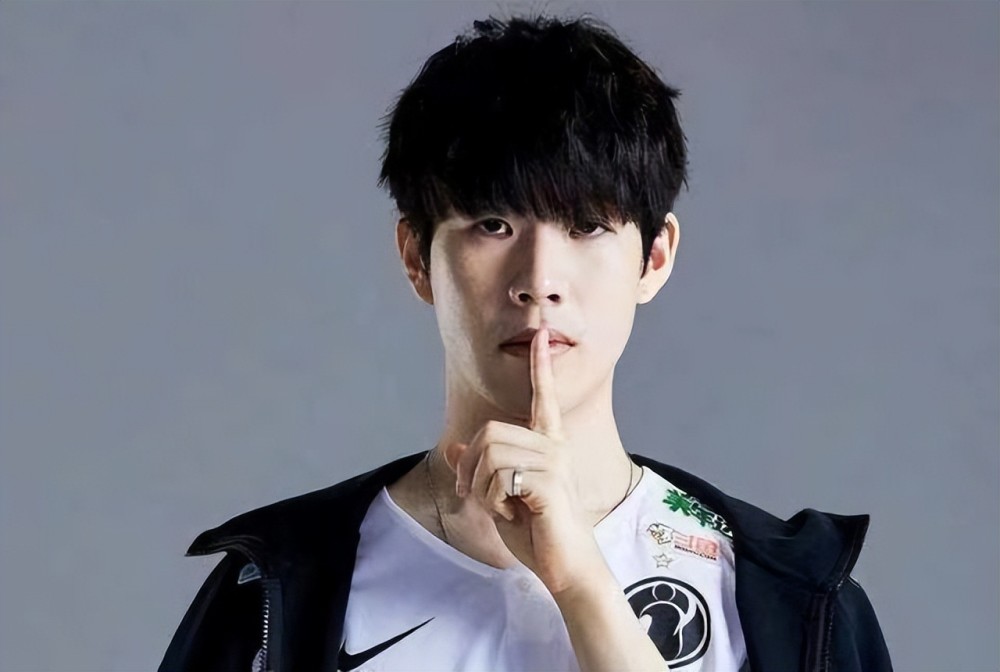 RNG赛后群访 Angel：玩卡牌是战术机密 Wei：现在打的比较有纪律