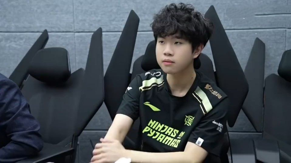 【赛后战报】奎桑提游龙，OMG轻松横扫WE