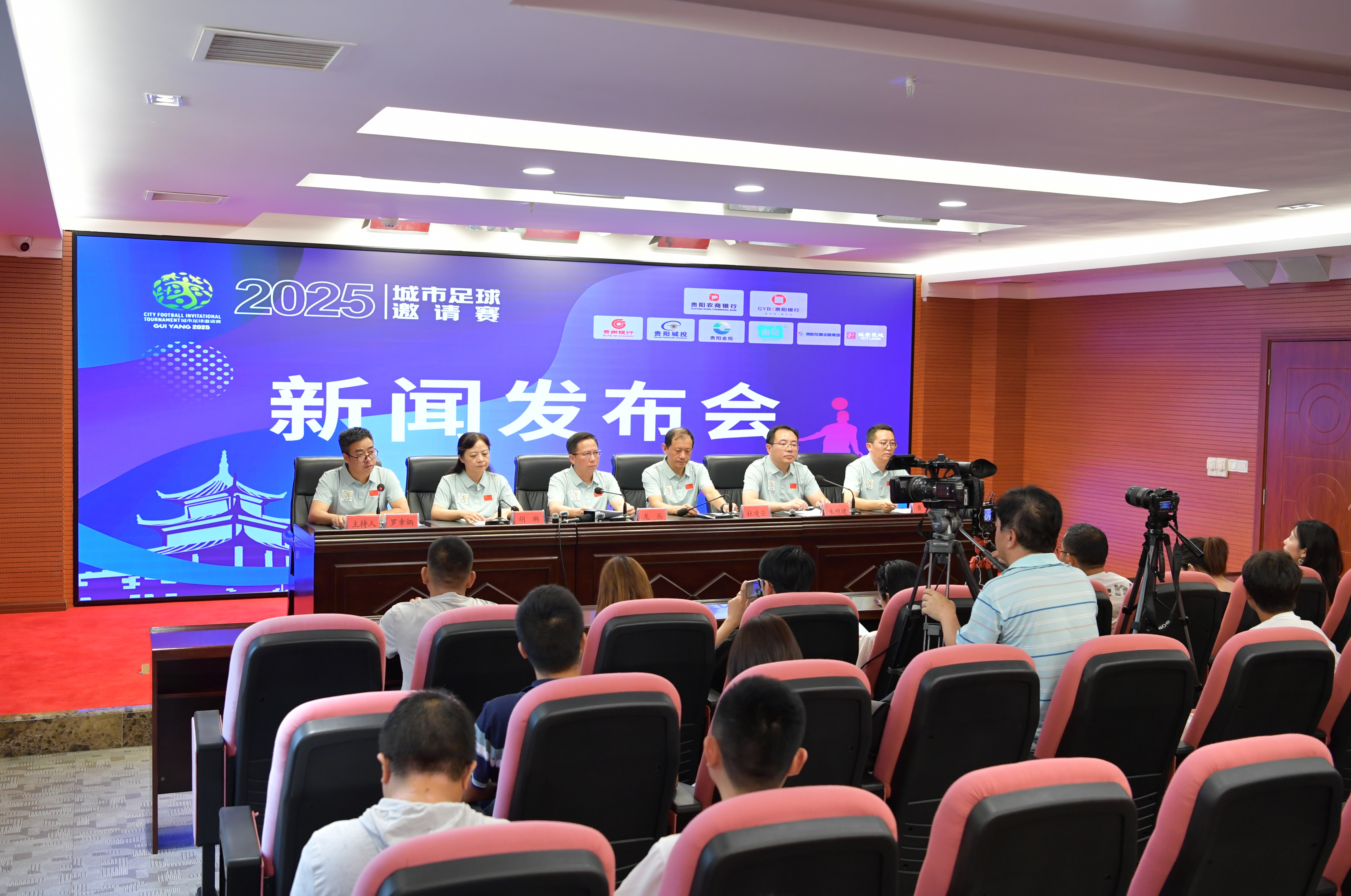 前LPL解说质问Uzi：把事情全爆出来，你配名人堂？LPL赛况一览